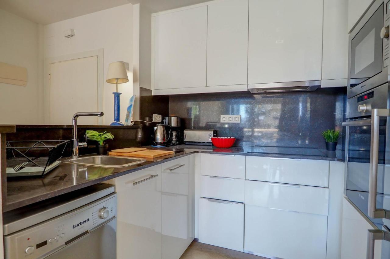 Mediterraneo Seaview Apartment By Hello Homes Ситжес Екстериор снимка