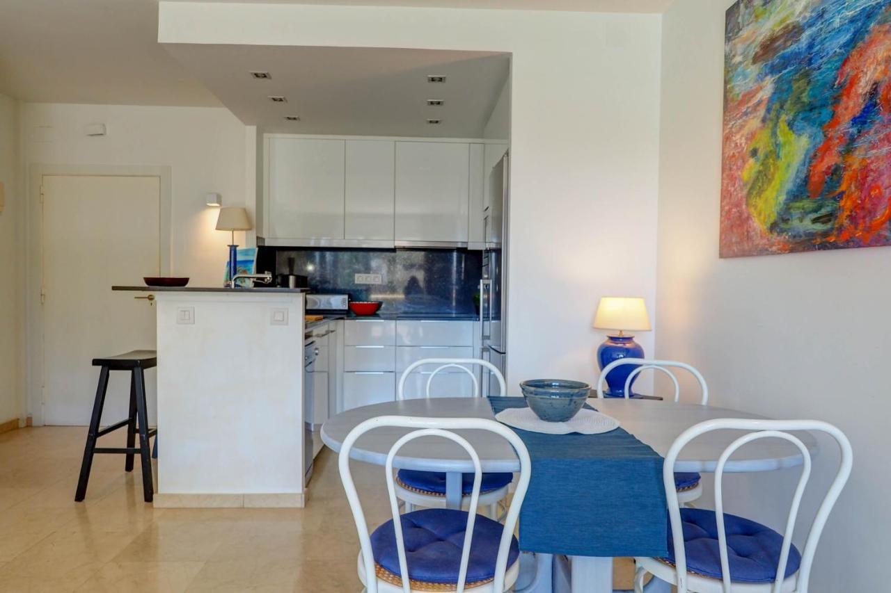 Mediterraneo Seaview Apartment By Hello Homes Ситжес Екстериор снимка