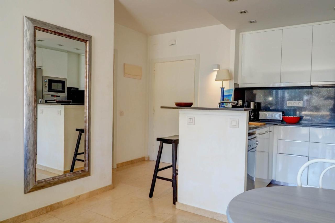 Mediterraneo Seaview Apartment By Hello Homes Ситжес Екстериор снимка