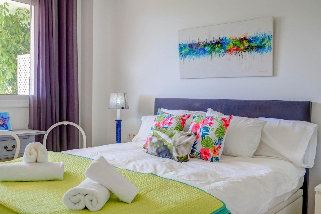 Mediterraneo Seaview Apartment By Hello Homes Ситжес Екстериор снимка