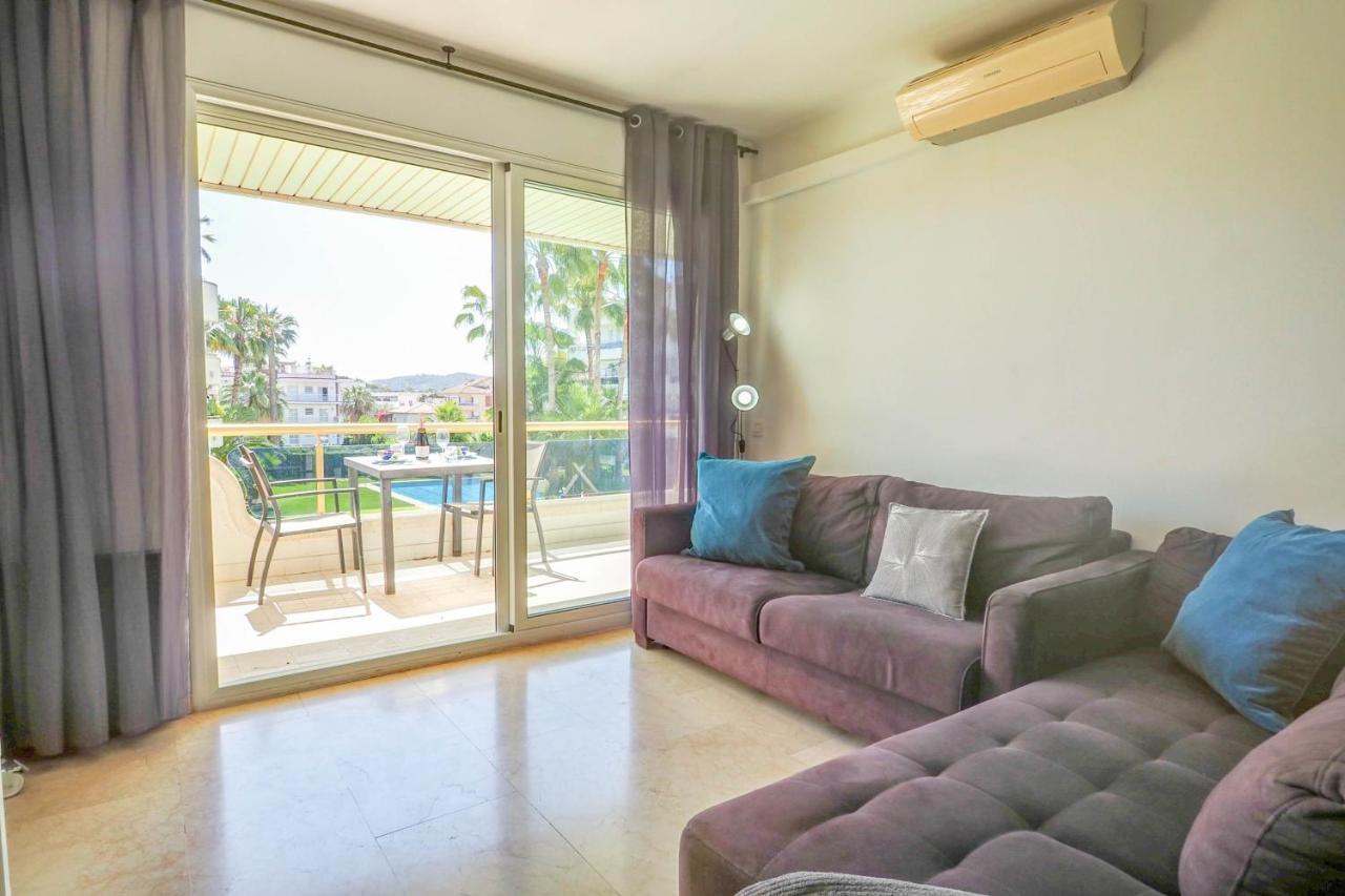 Mediterraneo Seaview Apartment By Hello Homes Ситжес Екстериор снимка