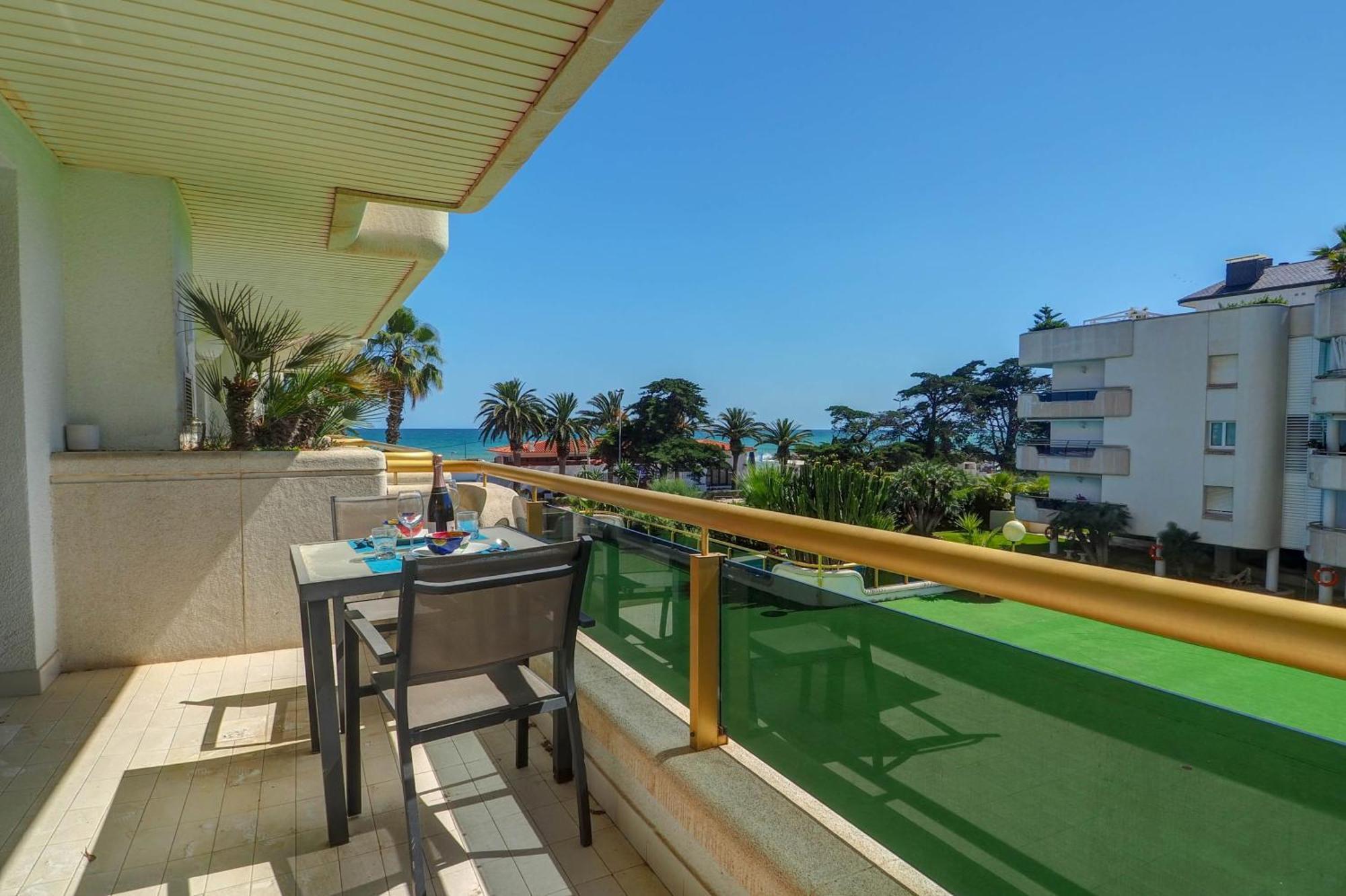 Mediterraneo Seaview Apartment By Hello Homes Ситжес Екстериор снимка