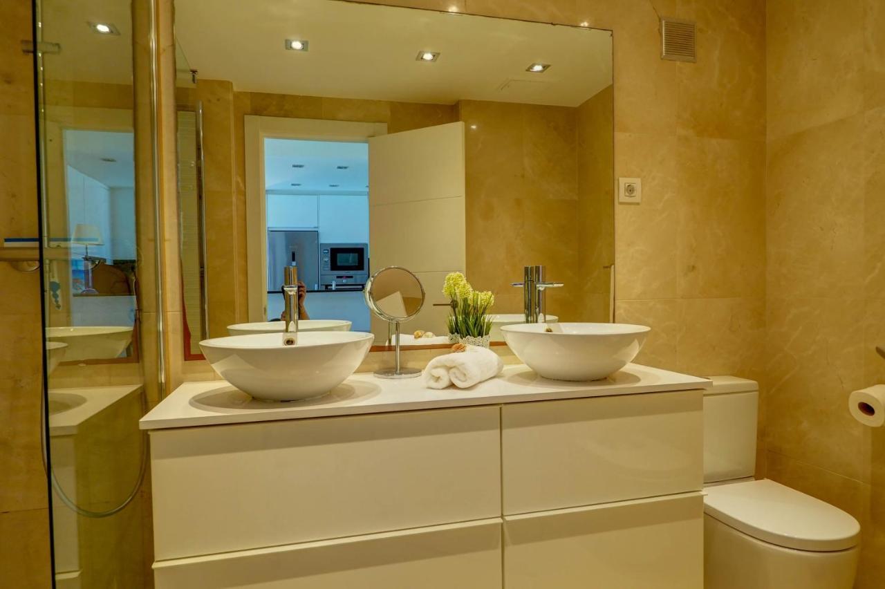 Mediterraneo Seaview Apartment By Hello Homes Ситжес Екстериор снимка