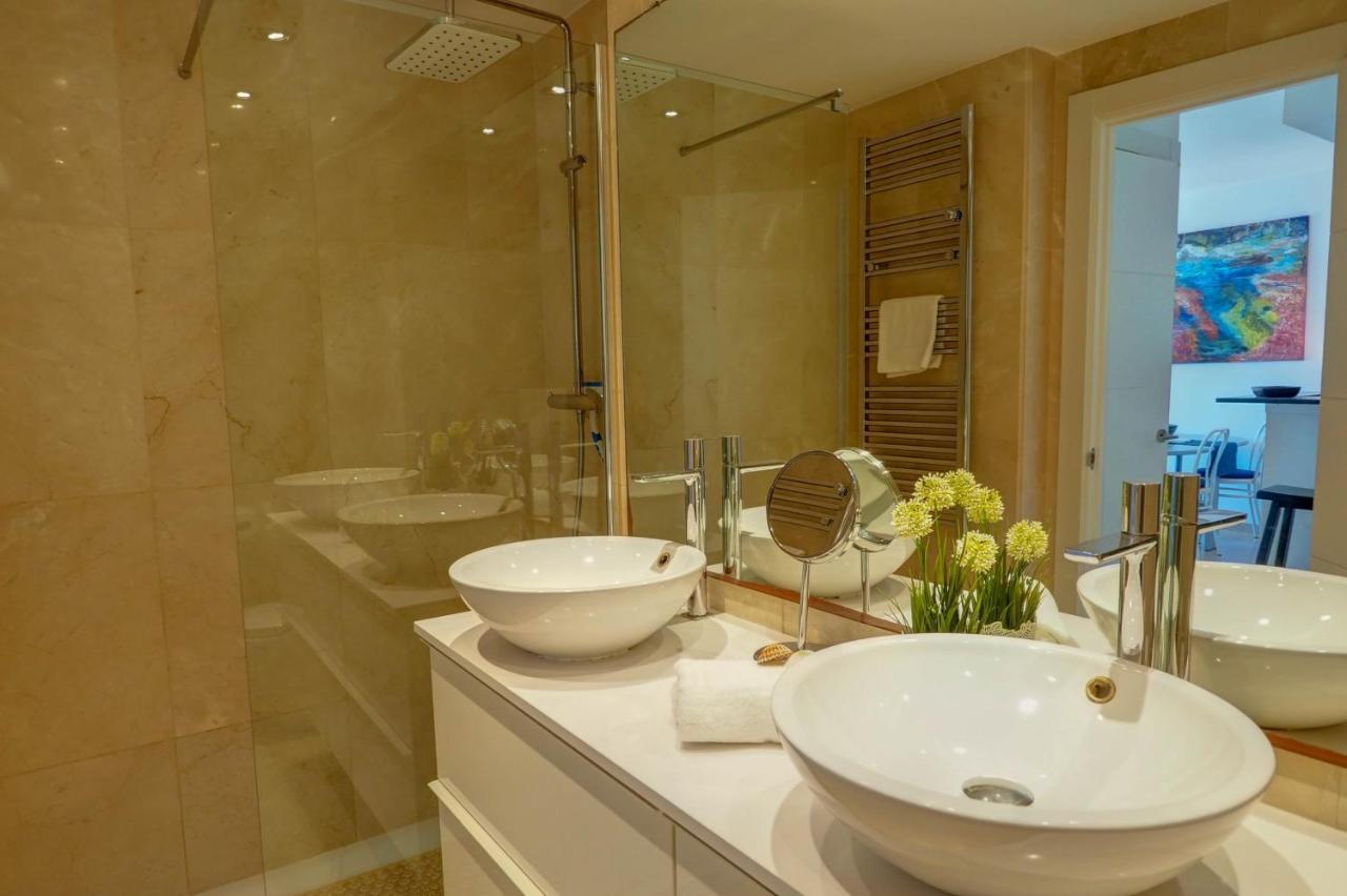 Mediterraneo Seaview Apartment By Hello Homes Ситжес Екстериор снимка